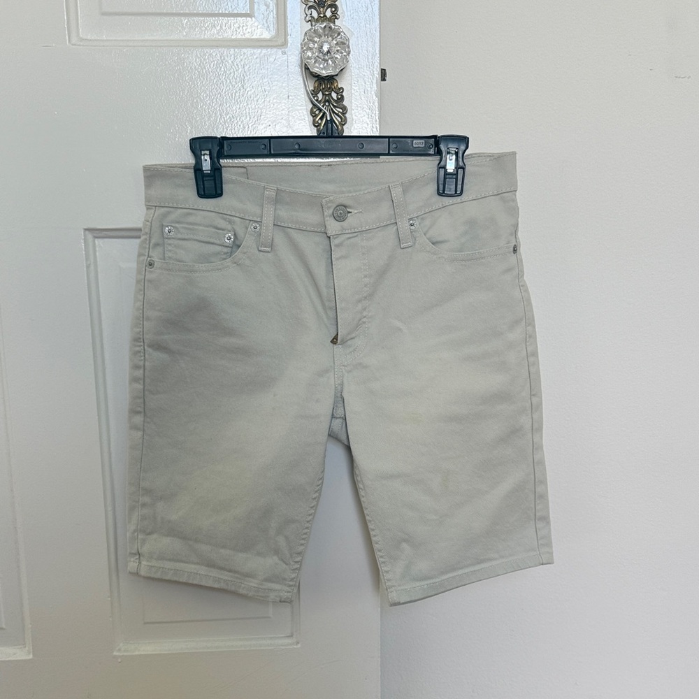Levi's Men's Light Gray Flat Front Shorts